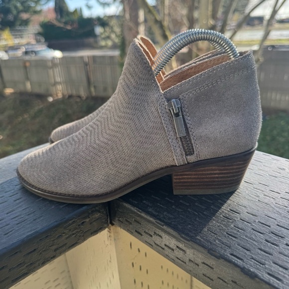 Lucky Brand Women’s Fhuna Side Zip Ankle Suede Bootie in Gray Size 7 *Stain* - Picture 5 of 10